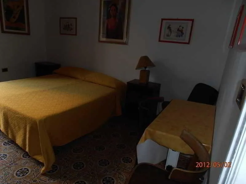Bed And Breakfast Gianni Rome 2*,